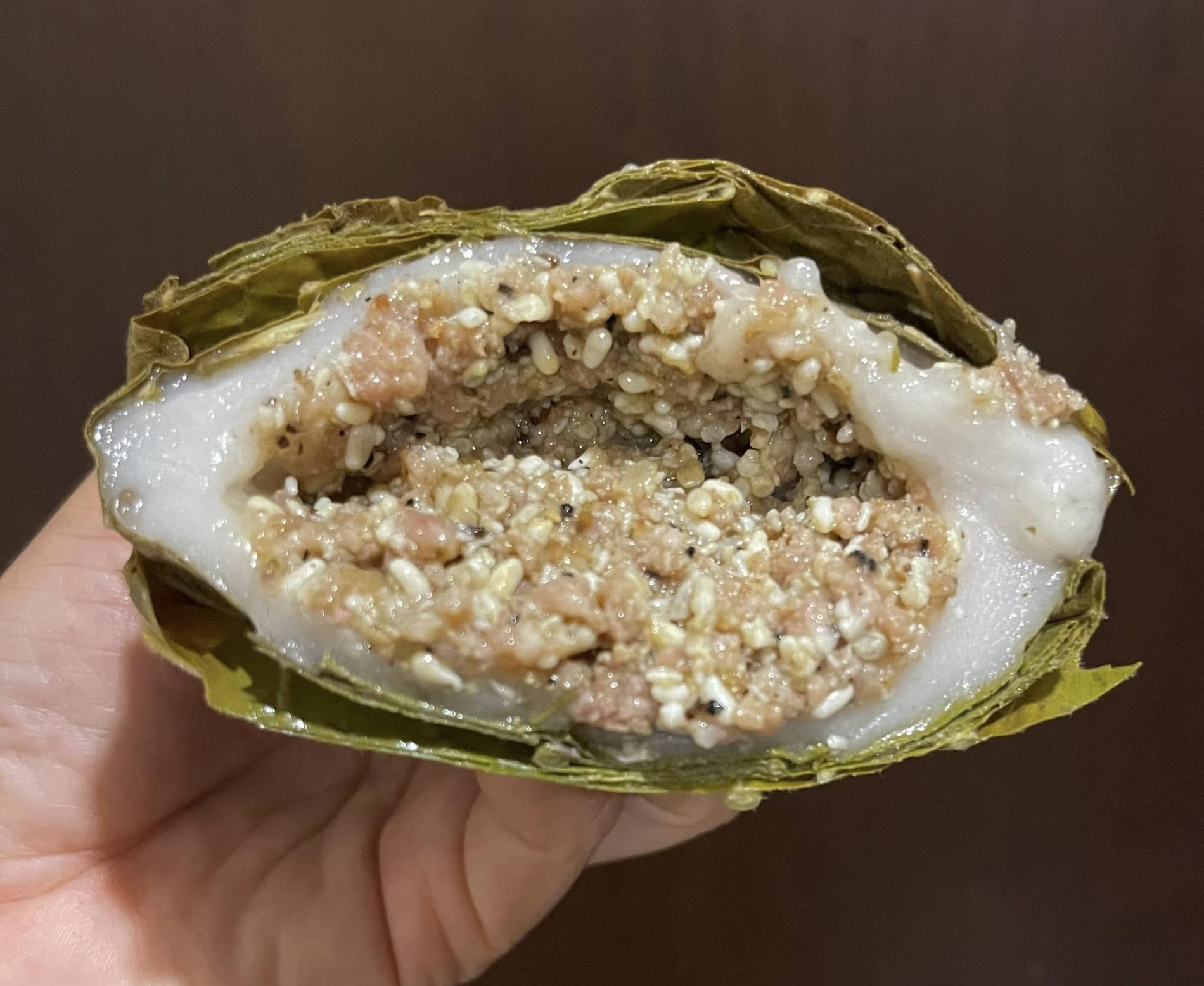 bánh trứng kiến hòa nguyễn.jpg