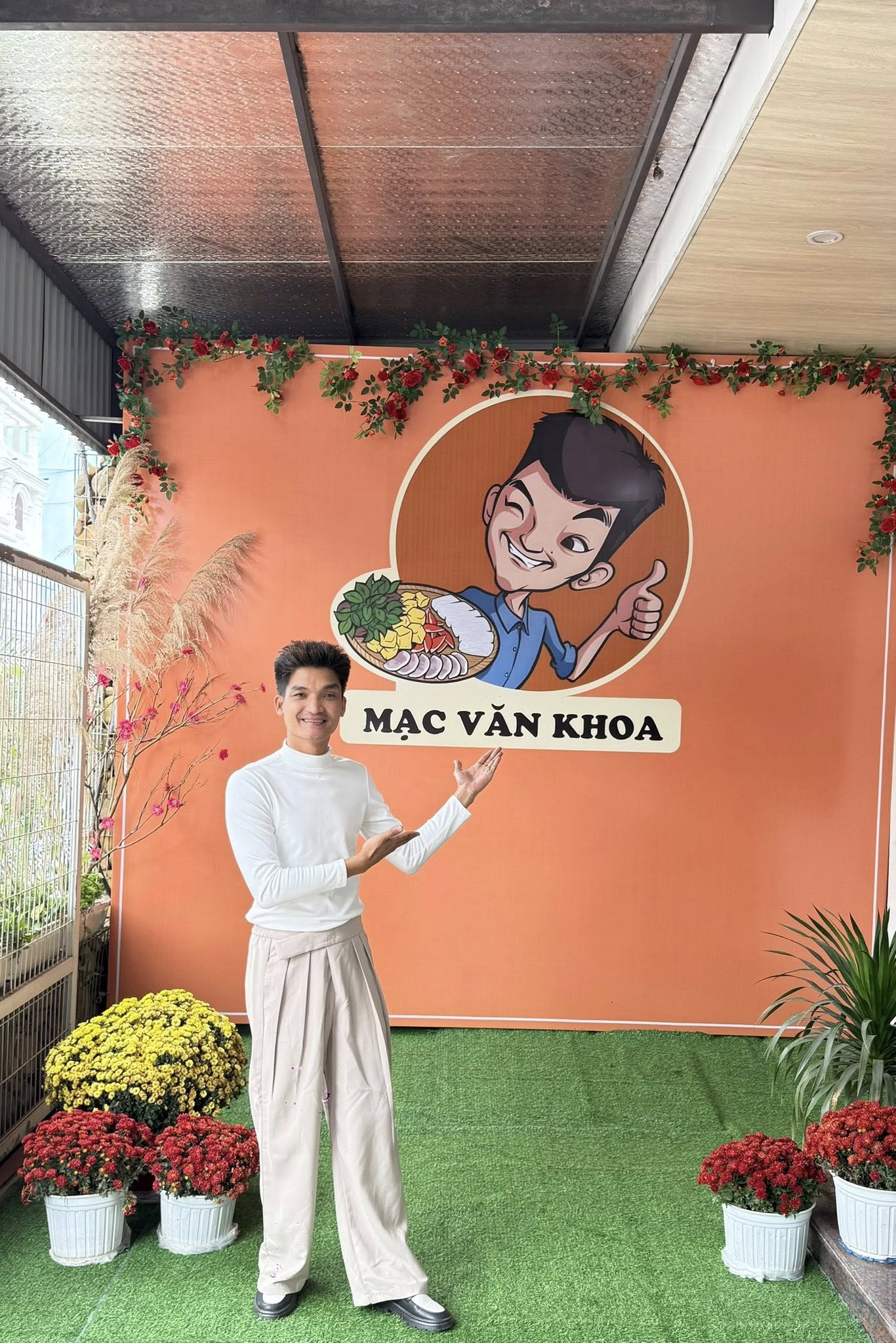 Thực hư tin đồn nam diễn viên hài bán bún đậu tậu biệt thự, đút túi 2 tỷ đồng/ngày? - Ảnh 1.