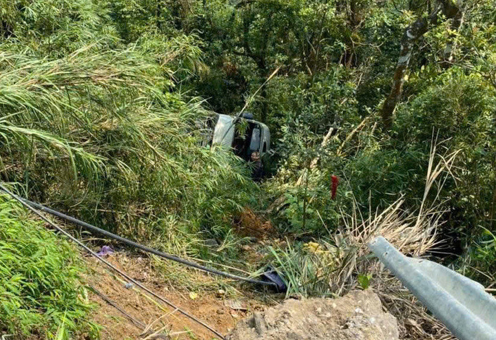 Vị trí xe khách bị lật.