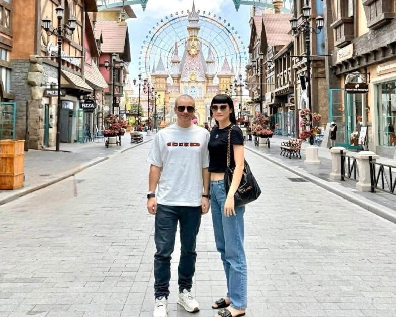 Nghệ sĩ Việt xuất ngoại đầu năm: Người nghỉ dưỡng, người kẹt ở Trung Đông插图13 Nghệ sĩ Việt xuất ngoại đầu năm: Người nghỉ dưỡng, người kẹt ở Trung Đông插图13