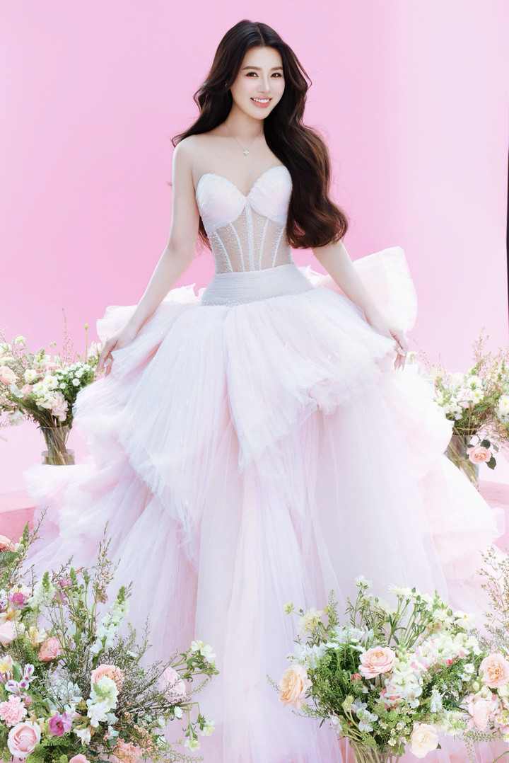 Nhan sắc trong veo, ngọt ngào của Á hậu Hà Trang - Ảnh 1.