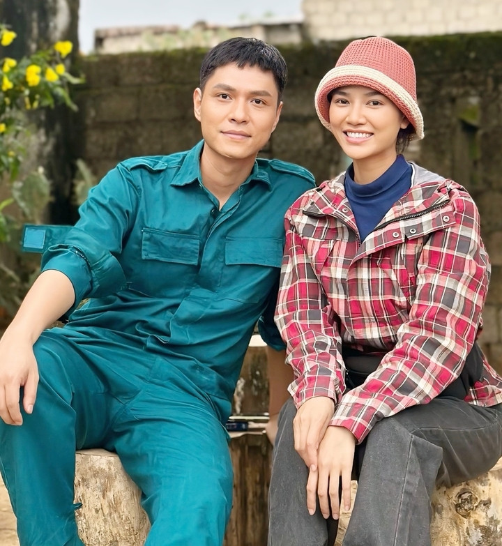 Cặp đôi đang hot nhất phim giờ vàng VTV chụp ảnh cưới, khán giả cười ngất - Ảnh 2.