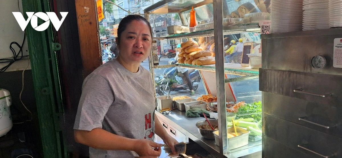 gia hang hoa tang theo gia xang, nguoi ban gong minh de giu khach hinh anh 2