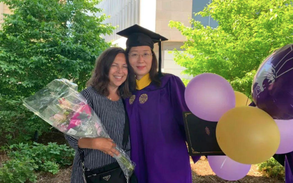 Sau nghỉ hưu, 2 người phụ nữ sống cuộc đời mà người trẻ cũng chưa dám thử: Rực rỡ và đầy phiêu lưu - Ảnh 2.