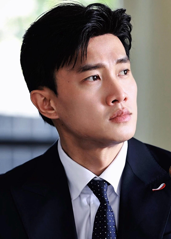 Nam diễn viên nổi tiếng VFC bị đồn cầu hôn Ngọc Trinh là ai? - Ảnh 3.