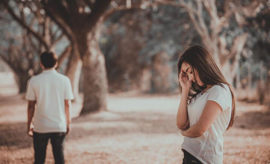 Người yêu cũ không mời mà đến, nói một câu khiến đám cưới náo loạn - Ảnh 2.