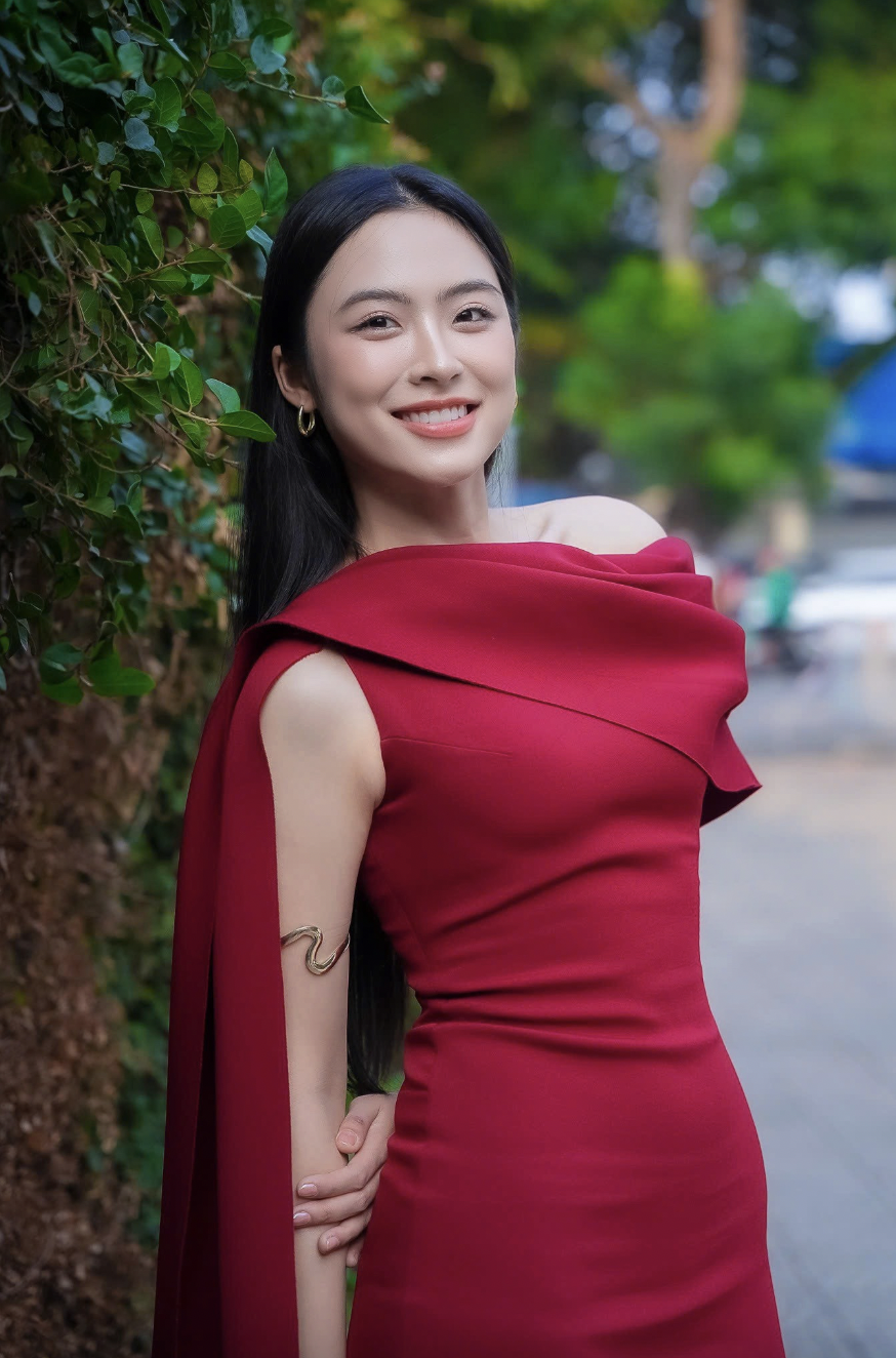 Á hậu quê Hải Phòng tăng 6kg, vóc dáng 'mình hạc xương mai' thay đổi thế nào? - Ảnh 6.