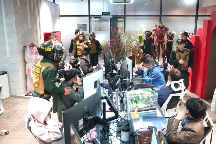 Công an đột kích trụ sở Xôi Lạc TV.