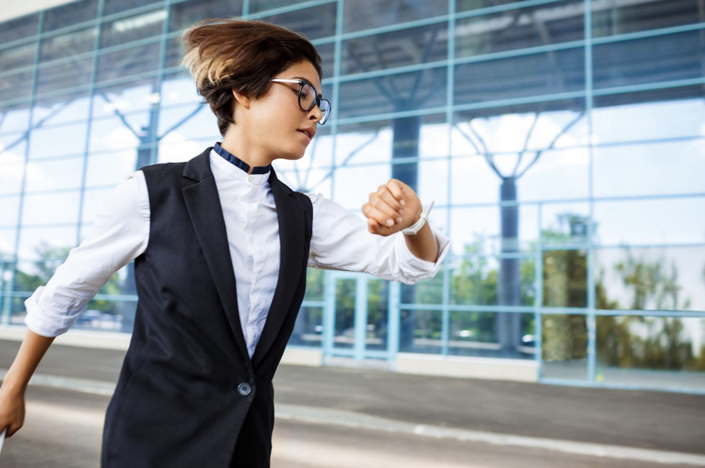 Đi làm trễ giờ, phản ứng đầu tiên của người EQ cao không phải là xin lỗi - Ảnh 1.