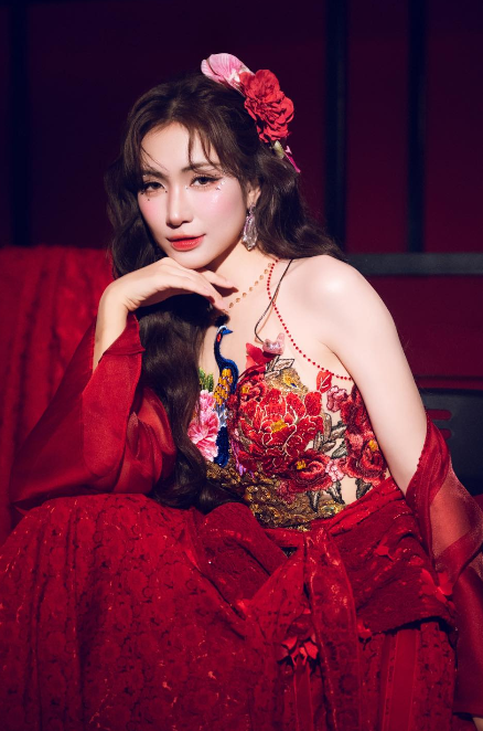 Nữ ca sĩ Hoà Minzy công khai bạn trai mới? - Ảnh 3