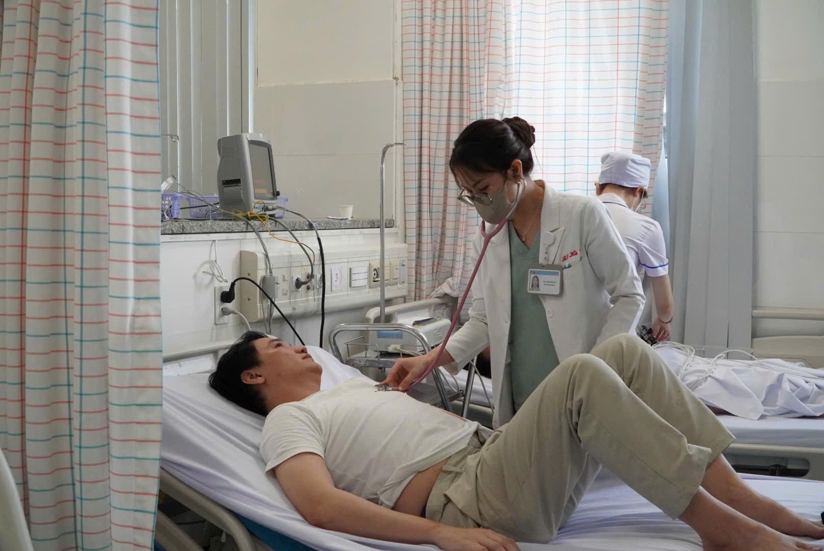 Đề xuất phạt chủ cơ sở bánh mì ở Vũng Tàu sau vụ hàng chục người nhập viện - Ảnh 1.