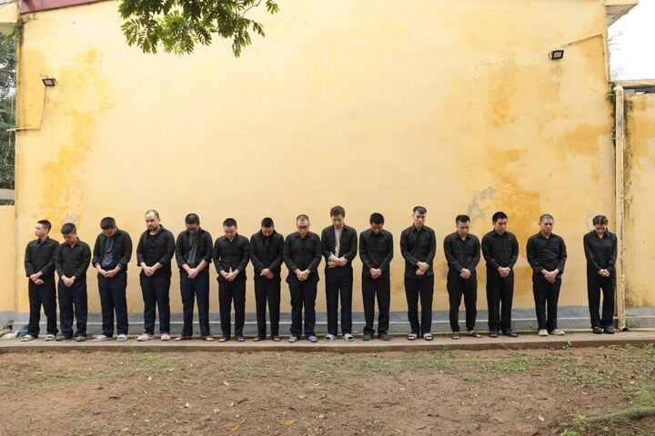 Nhóm 38 đối tượng sử dụng công nghệ cao trong đường dây Xôi Lạc TV. (Ảnh: Công an Hưng Yên)