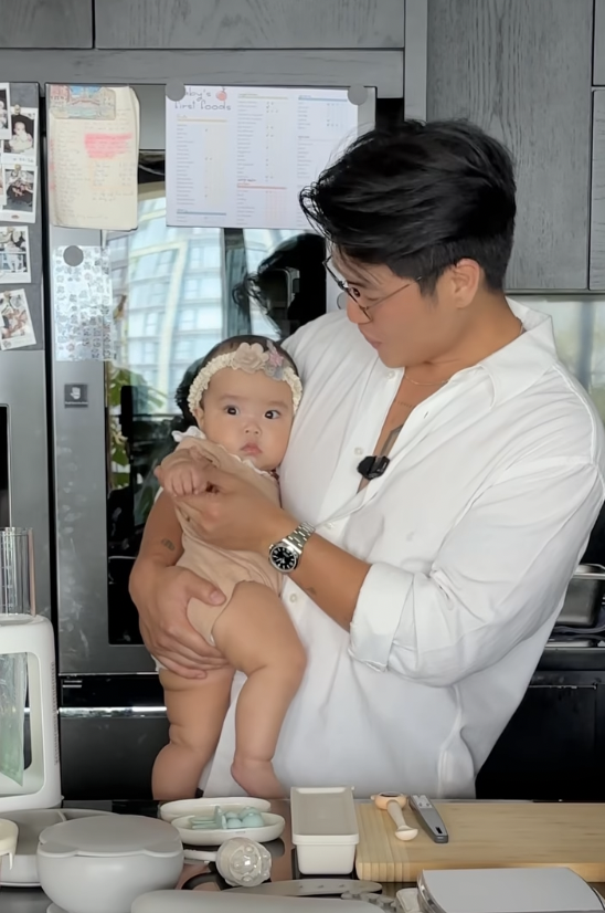 biểu cảm ngộ nghĩnh của con gái Ngô Thanh Vân - Ảnh 2.