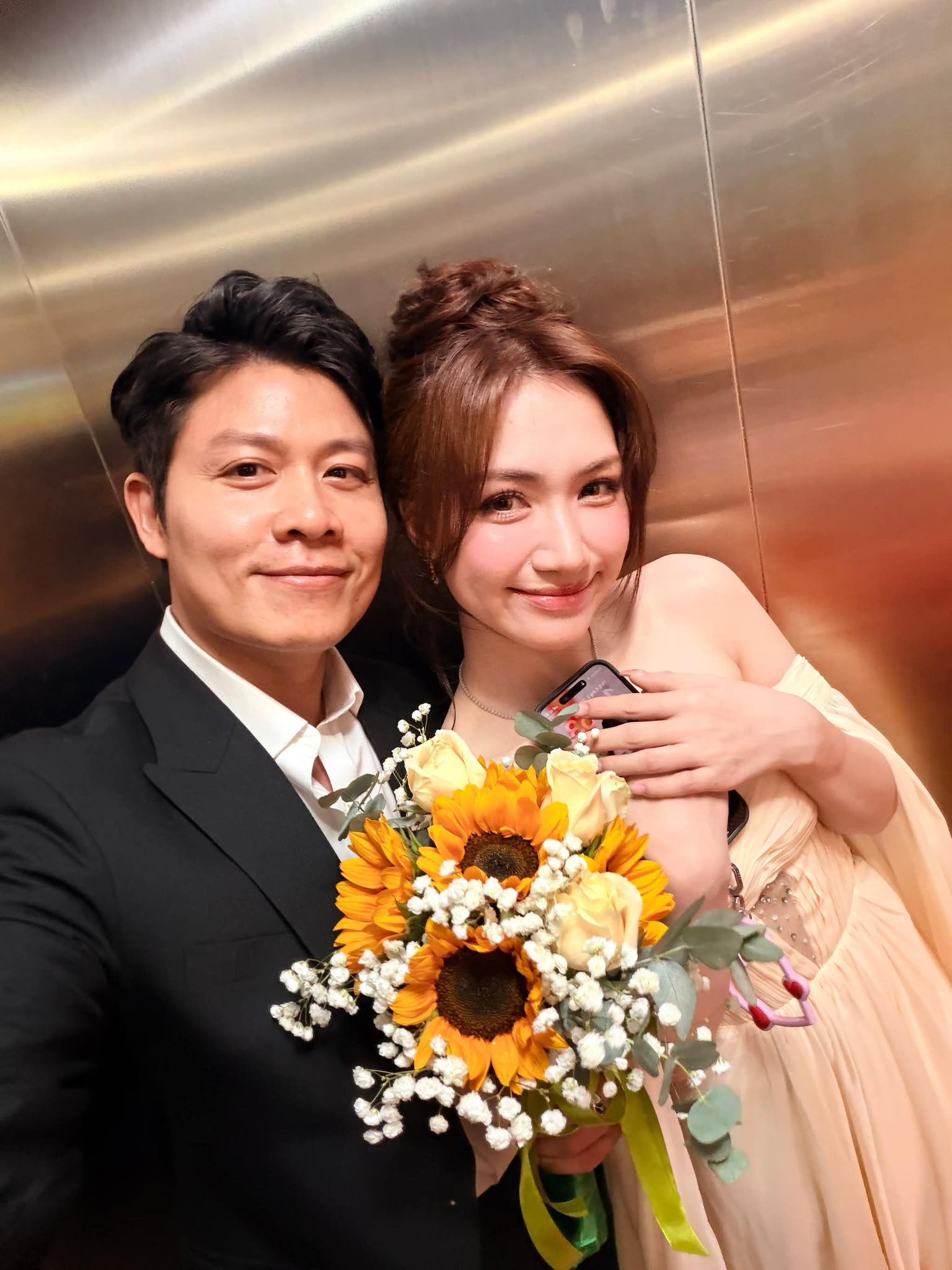 Nhạc sĩ Nguyễn Văn Chung lên tiếng về bức ảnh trong thang máy với Hòa Minzy - Ảnh 2.