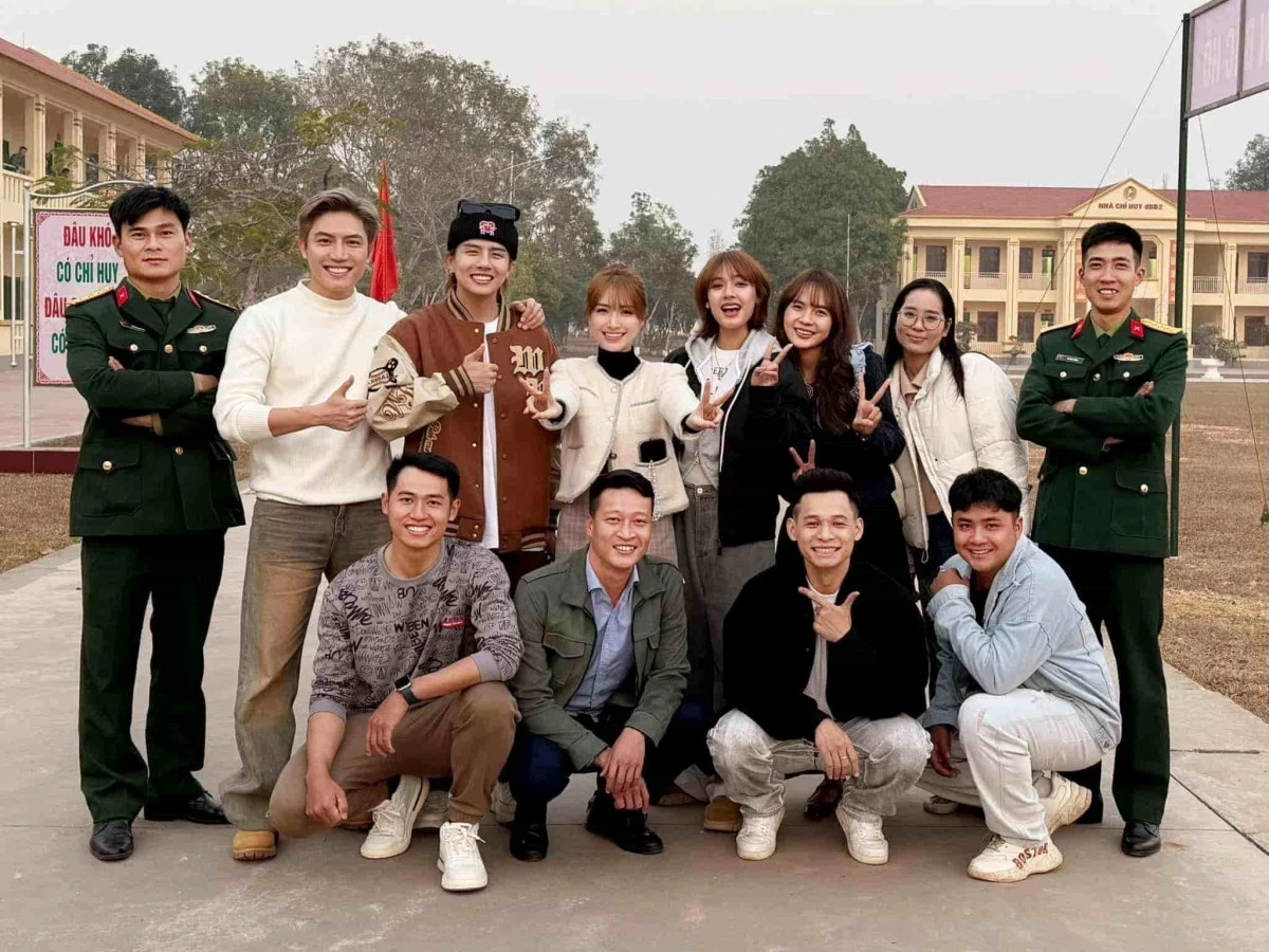 hanh trinh yeu kin dao suot 4 nam cua hoa minzy va ban trai quan nhan hinh anh 3