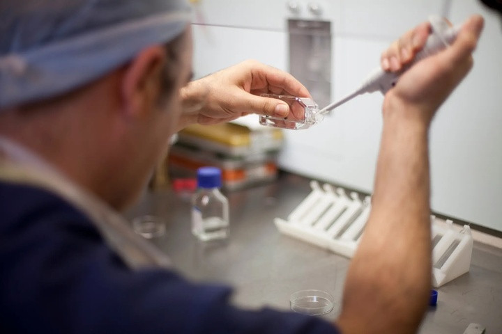 Tuổi tác của phụ nữ là yếu tố quan trọng nhất ảnh hưởng đến khả năng thụ thai. (Ảnh: AdobeStock)