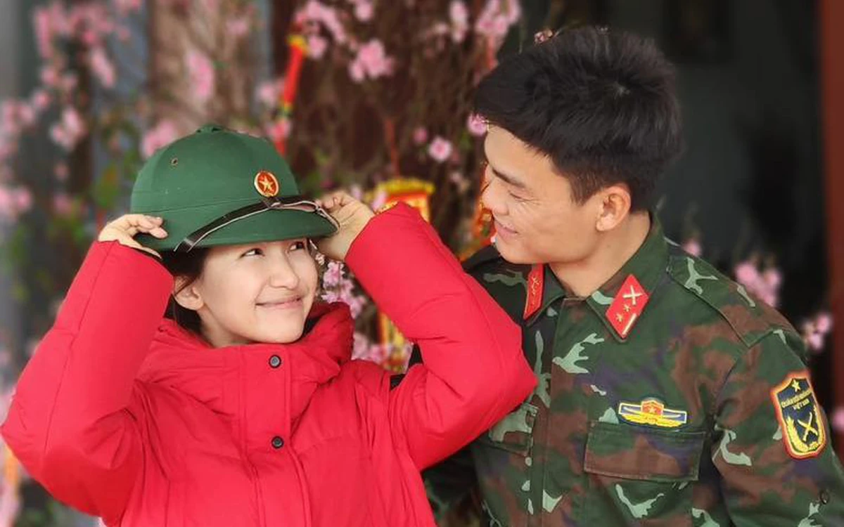 Đại uý Thăng Văn Cương tiết lộ tính cách ở nhà của Hòa Minzy插图2