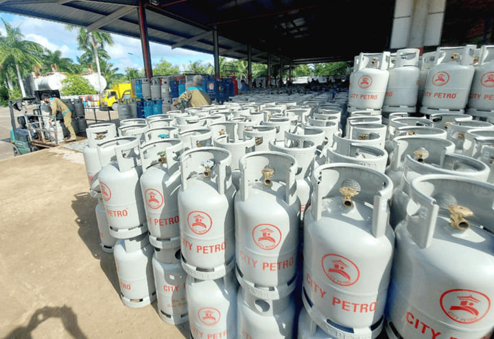 Nhiều doanh nghiệp đang áp dụng điều chỉnh giá theo tuần trước biến động mạnh của thị trường. (Ảnh minh họa)