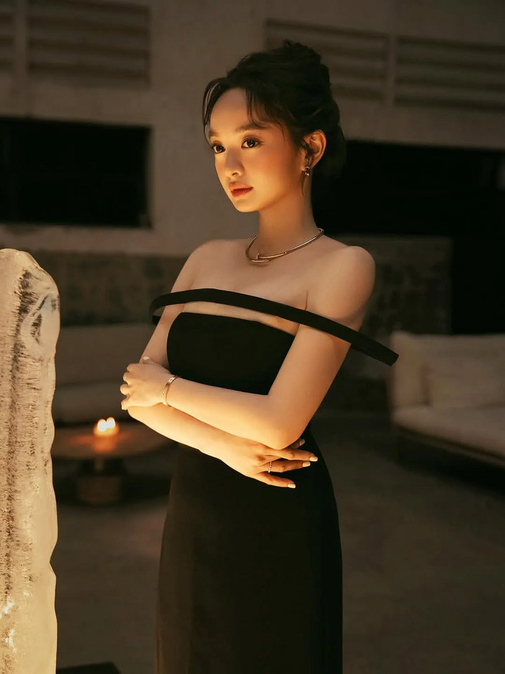 Nữ diễn viên Kaity Nguyễn đang nhận được nhiều sự chú ý khi xuất hiện trong danh sách đề cử 100 gương mặt đẹp nhất thế giới năm 2026. Không chỉ gây ấn tượng bởi sự nghiệp điện ảnh thành công, mỹ nhân sinh năm 1999 còn được nhắc đến nhờ phong cách thời trang tinh tế giúp “hack dáng” dù chỉ cao khoảng 1m50.