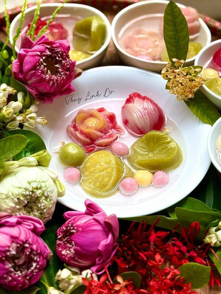 Các gia đình biện lễ gồm hương hoa, trái cây để cúng tổ tiên, thần linh và đặc biệt dâng cúng hai món truyền thống của Tết Hàn thực là bánh trôi và bánh chay. (Ảnh: Thùy Linh Đỗ)