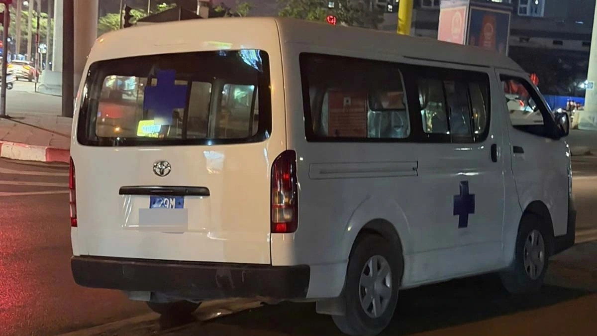 xu phat tai xe lai xe cuu thuong bien xanh vi pham nong do con o ha noi hinh anh 2