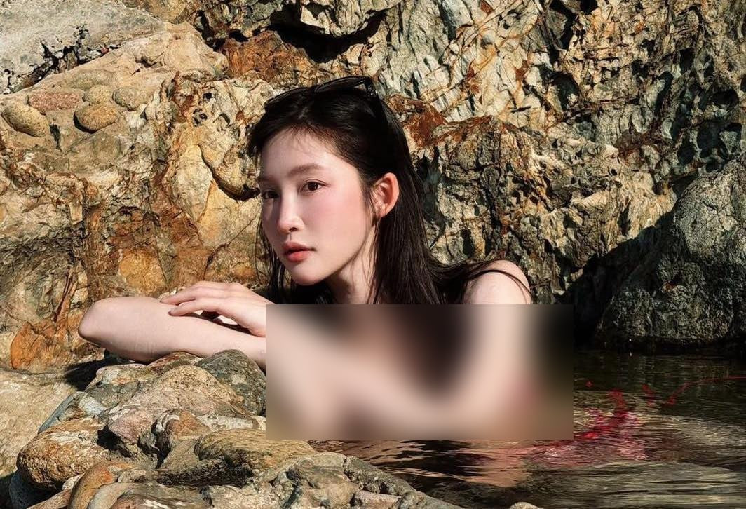 Ca sĩ Juky San mặc bikini tắm trong Giếng Tiên: Chế tài xử lý sẽ như thế nào?插图 juky-02-1451-1775009290.jpeg