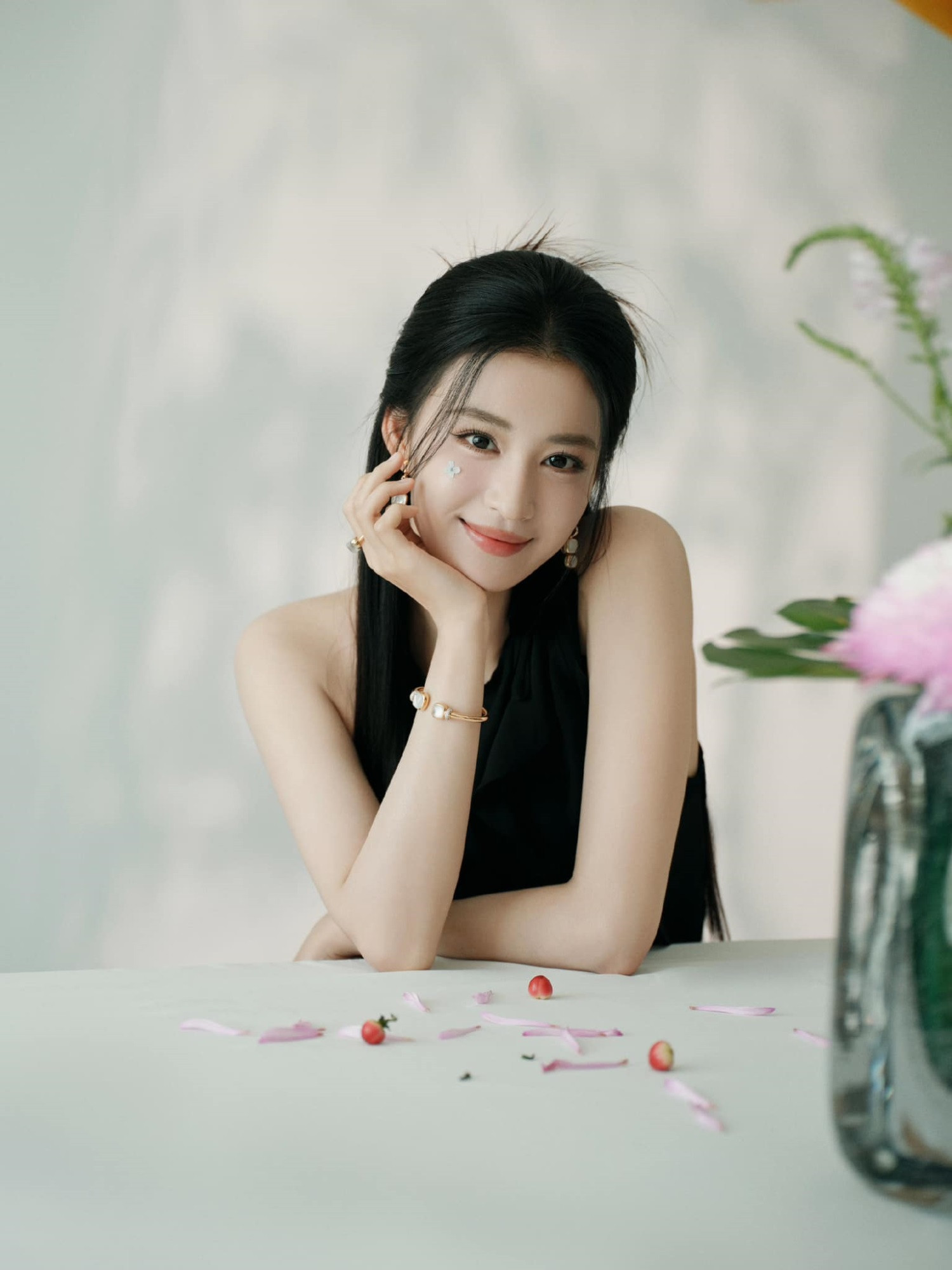 Đúng thứ Năm 2/4/2026, 3 con giáp xoè tay đón hồng phúc, tài lộc ổn định, tiền bạc rủng rỉnh, giàu có vô biên插图1 Đúng ngày mai, thứ Năm 2/4/2026, Thần Tài chiếu mệnh, khai vận tụ tài, 3 con giáp xoè tay đón hồng phúc, tài lộc ổn định, tiền bạc rủng rỉnh, giàu có vô biên - Ảnh 2