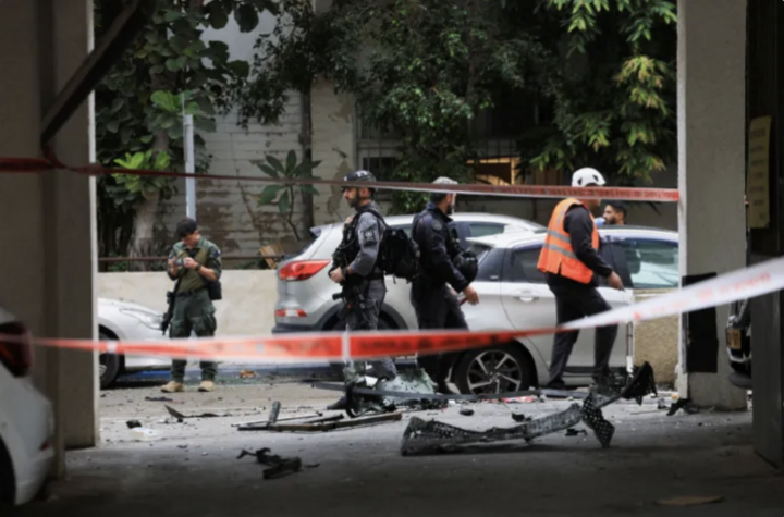 Đây là cuộc tấn công tên lửa đầu tiên của Iran nhằm vào Israel trong gần 21 giờ qua. (Ảnh: Reuters)