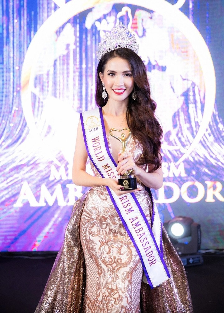 Hoa hậu Việt từng đăng quang quốc tế, U40 giữ chức phó chủ tịch là ai?插图 Phan Thị Mơ đăng quang Hoa hậu Đại sứ Du lịch Thế giới 2018.