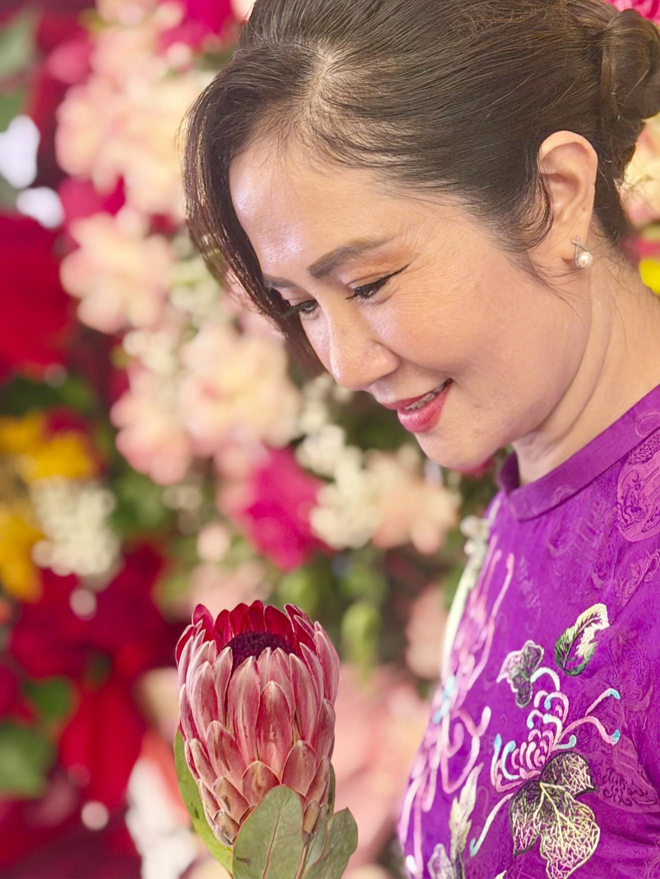 NSƯT Nguyệt Hằng: 'Tôi tin rằng ông trời không bắt ai khổ mãi'插图 NSƯT Hằng: 'Chúng tôi từng nghèo đến mức phải vay mượn khi sinh con' - Ảnh 2.