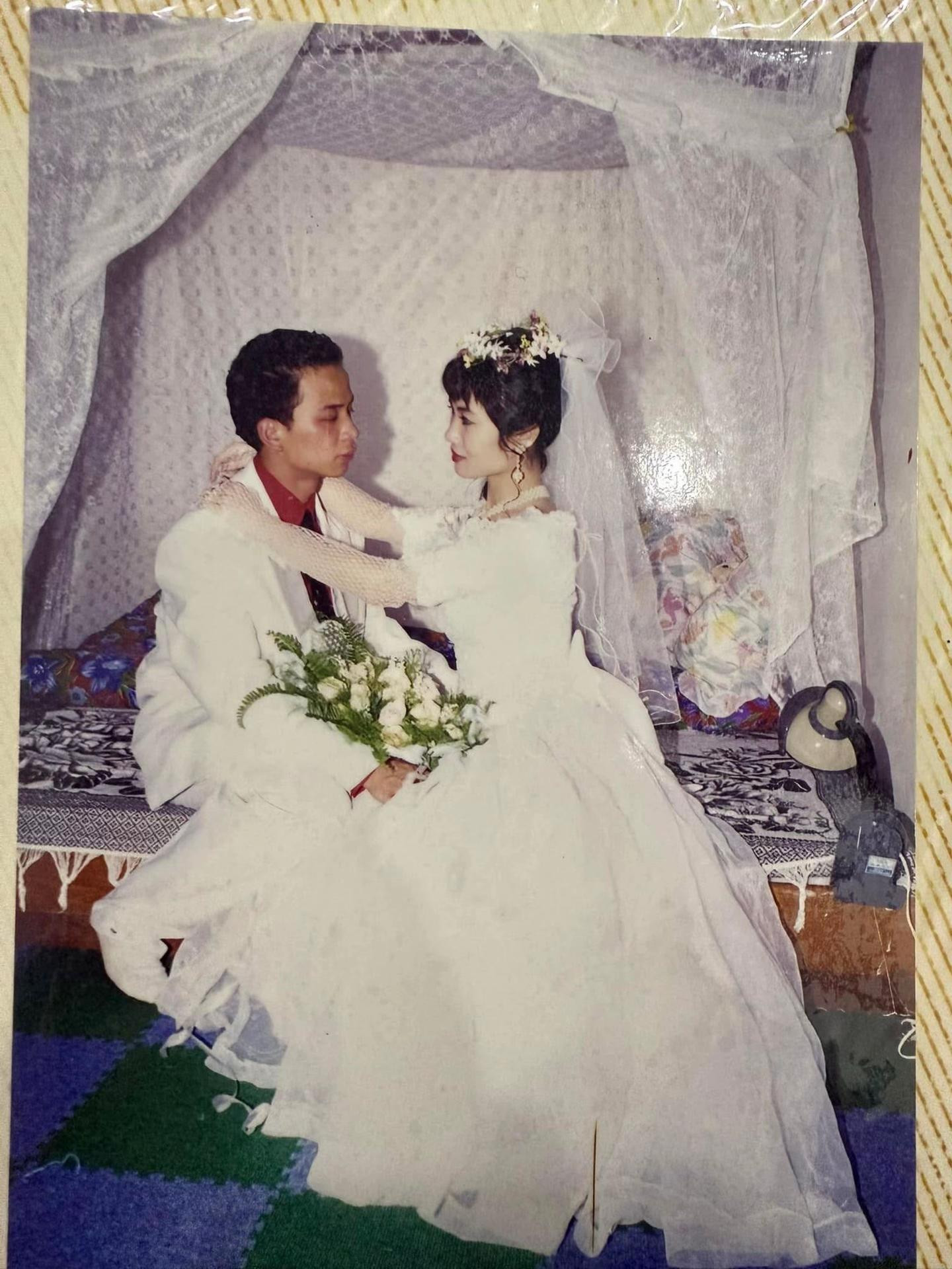 NSƯT Hằng: 'Chúng tôi từng nghèo đến mức phải vay mượn khi sinh con' - Ảnh 4.