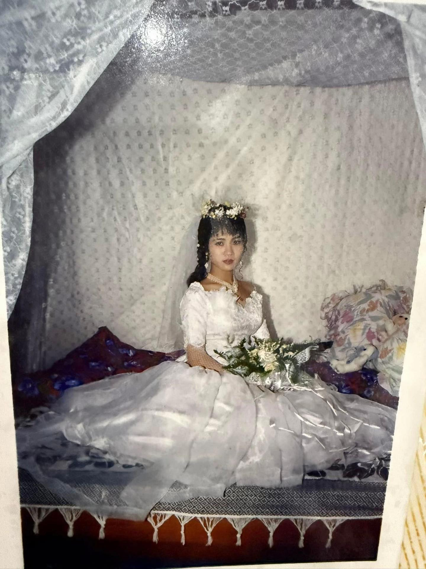 NSƯT Hằng: 'Chúng tôi từng nghèo đến mức phải vay mượn khi sinh con' - Ảnh 5.