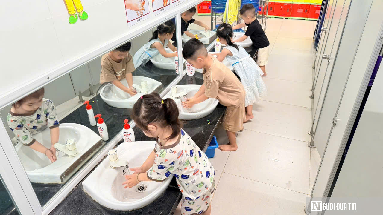 Bệnh tay chân miệng vào mùa, bệnh viện ở Đà Nẵng đón hàng trăm ca mỗi ngày- Ảnh 5.