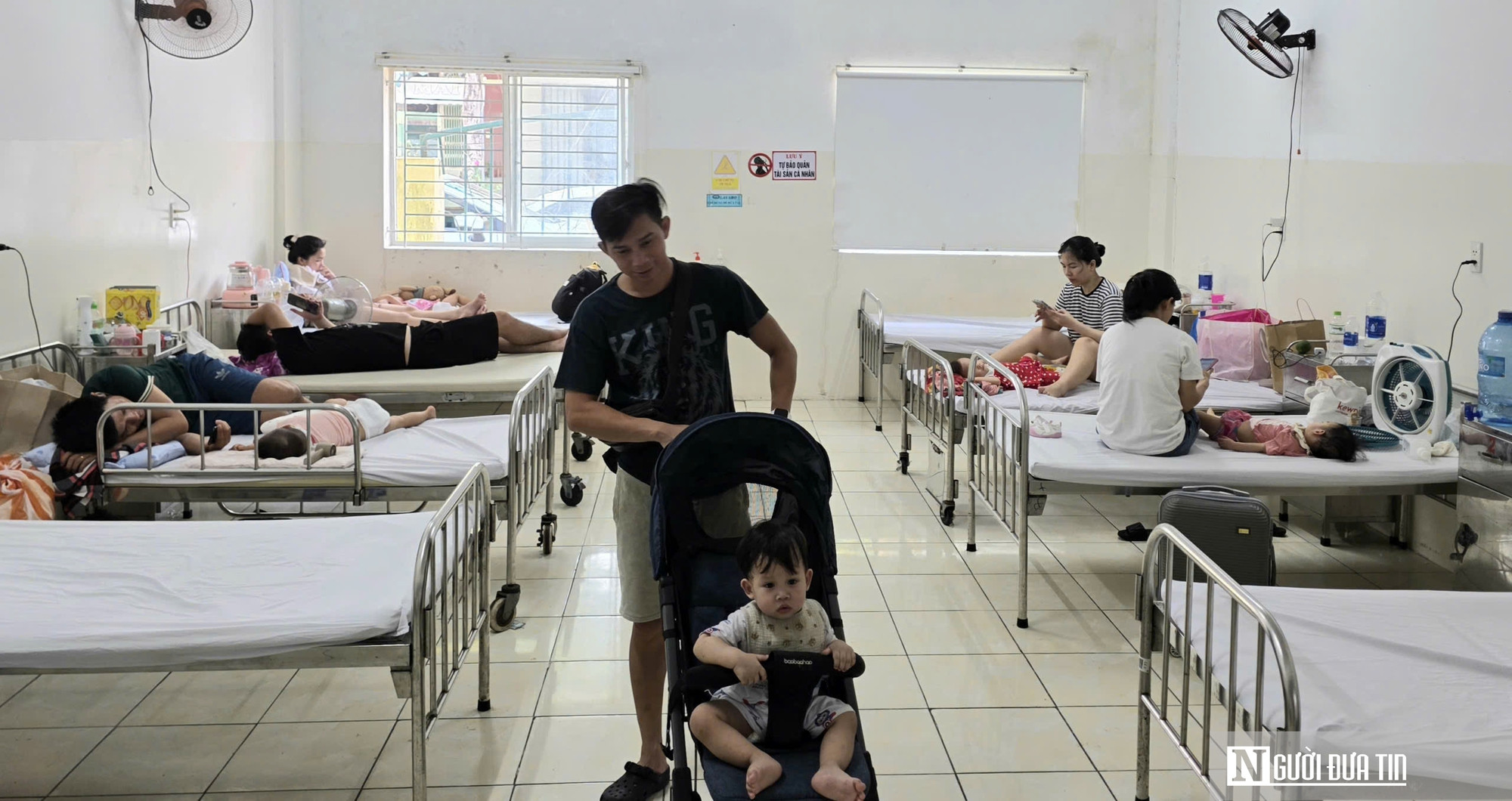 Bệnh tay chân miệng vào mùa, bệnh viện ở Đà Nẵng đón hàng trăm ca mỗi ngày- Ảnh 3.