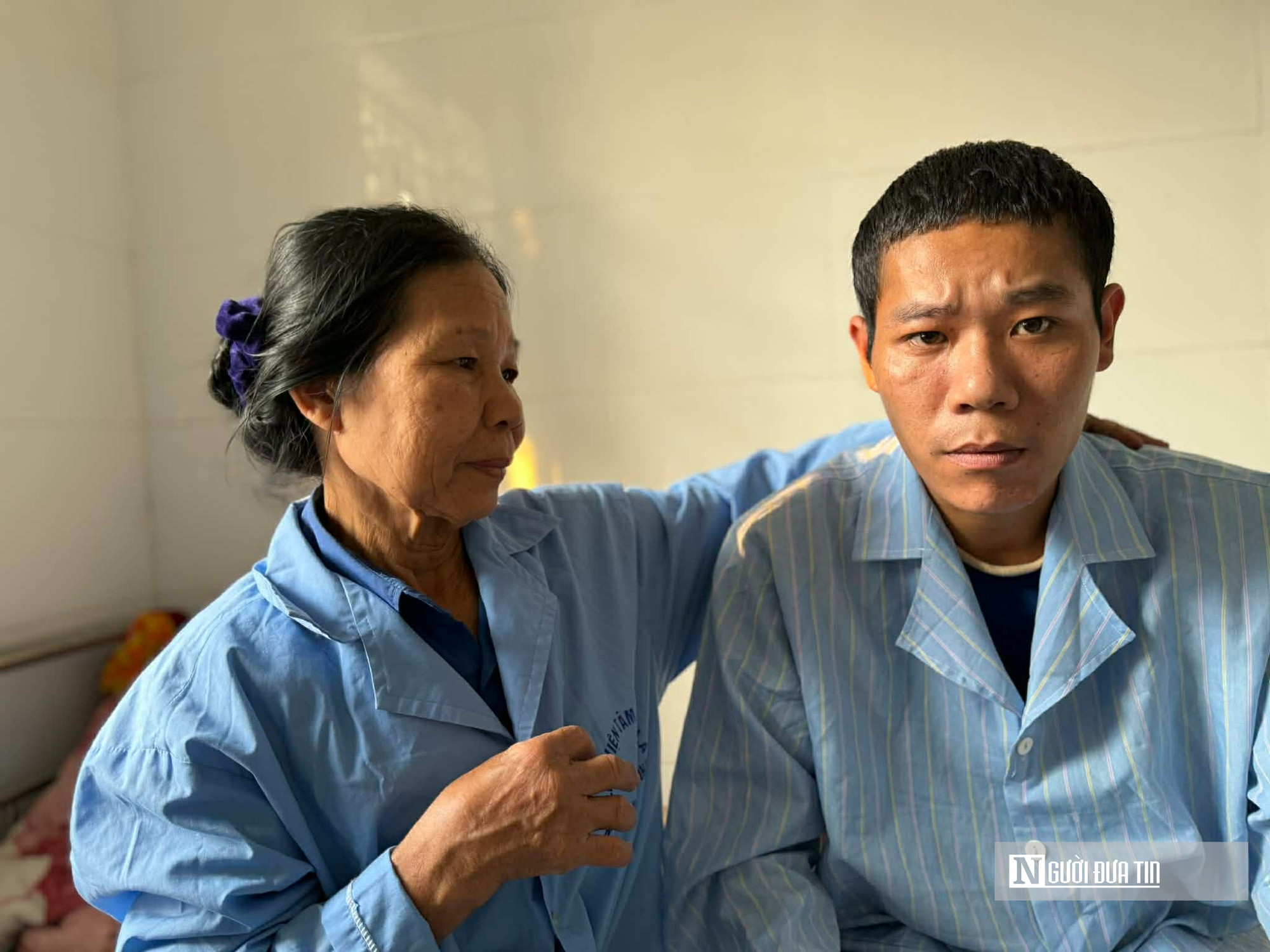 Xót cảnh mẹ nghèo rửa bát, bán khoai nuôi 3 con tâm thần- Ảnh 2.