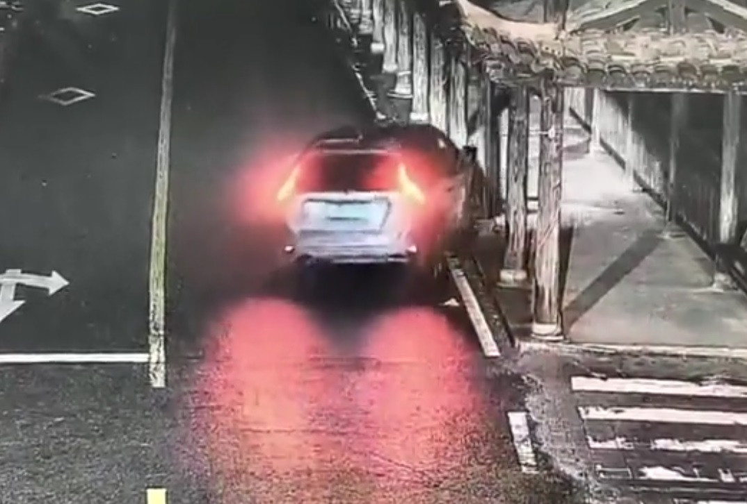 Ô tô lao xuống sông trong đêm, nữ tài xế cùng 4 người khác tử vong - Ảnh 1.