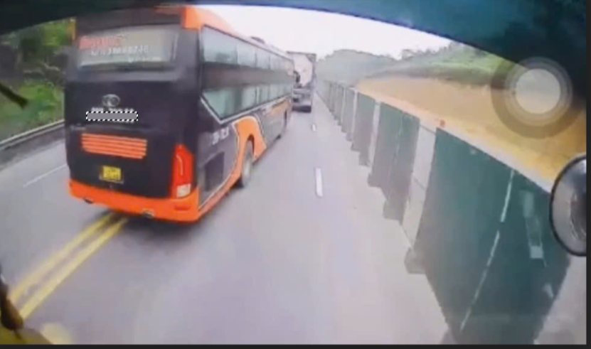 Xe khach lan lan cao toc. pjg.png