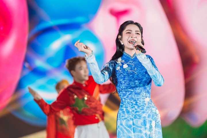 Ca sĩ Duyên Quỳnh từng phải lên tiếng xin lỗi vì lộ hát nhép.