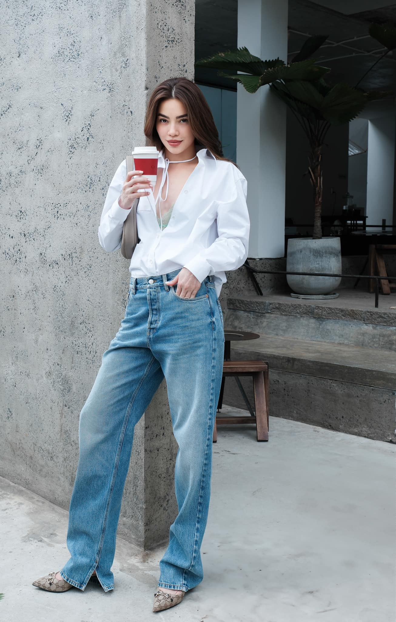 Học Hồ Ngọc Hà cách phối đồ màu trắng, tuổi trung niên cũng áp dụng được - Ảnh 16.