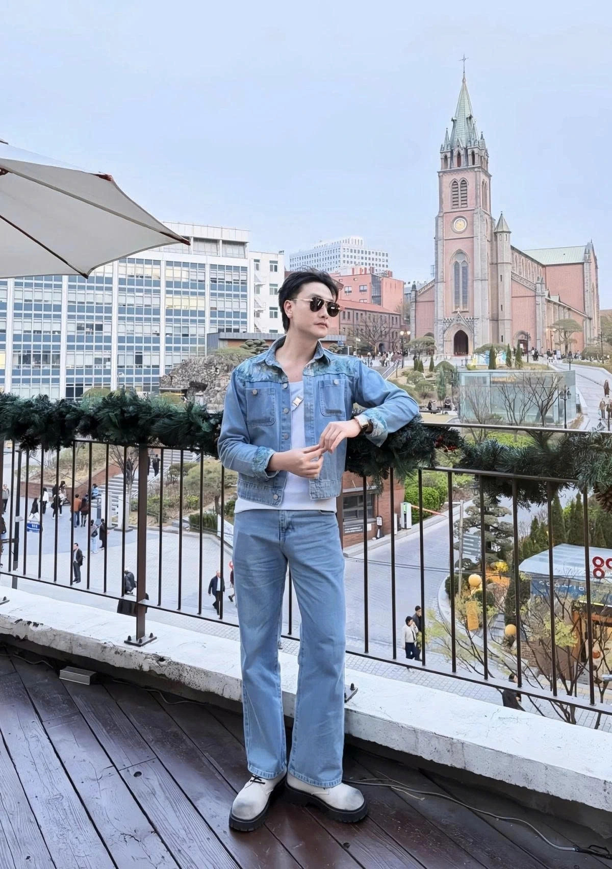 sao viet 13 4 tang duy tan dang anh di du lich cung bich phuong hinh anh 5