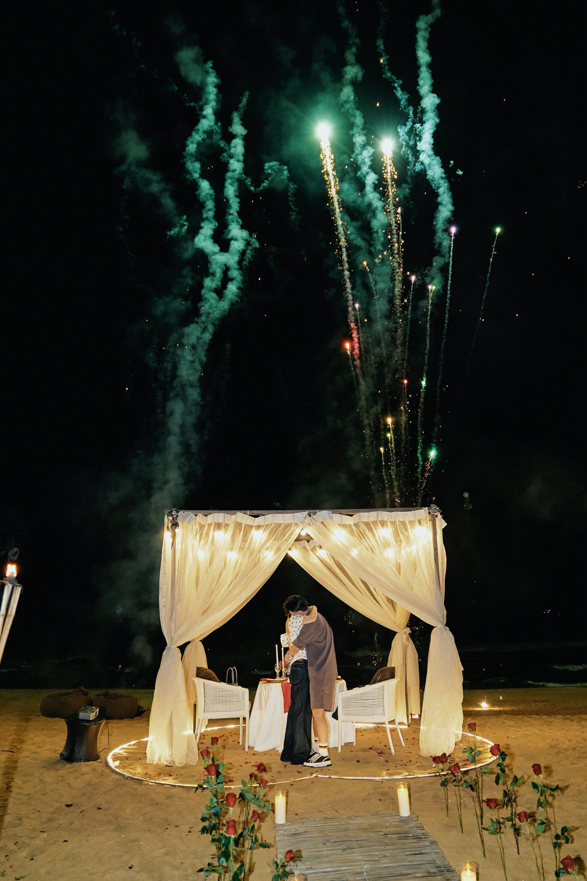 Văn Thanh cầu hôn bạn gái hotgirl trong ngày sinh nhật插图4 van thanh cau hon 3.jpg