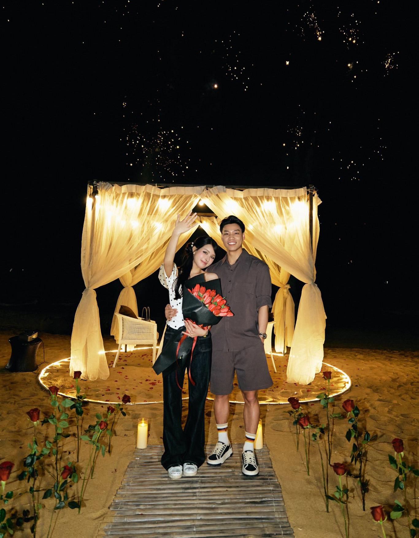 Văn Thanh cầu hôn bạn gái hotgirl trong ngày sinh nhật插图3 van thanh cau hon 1.jpg