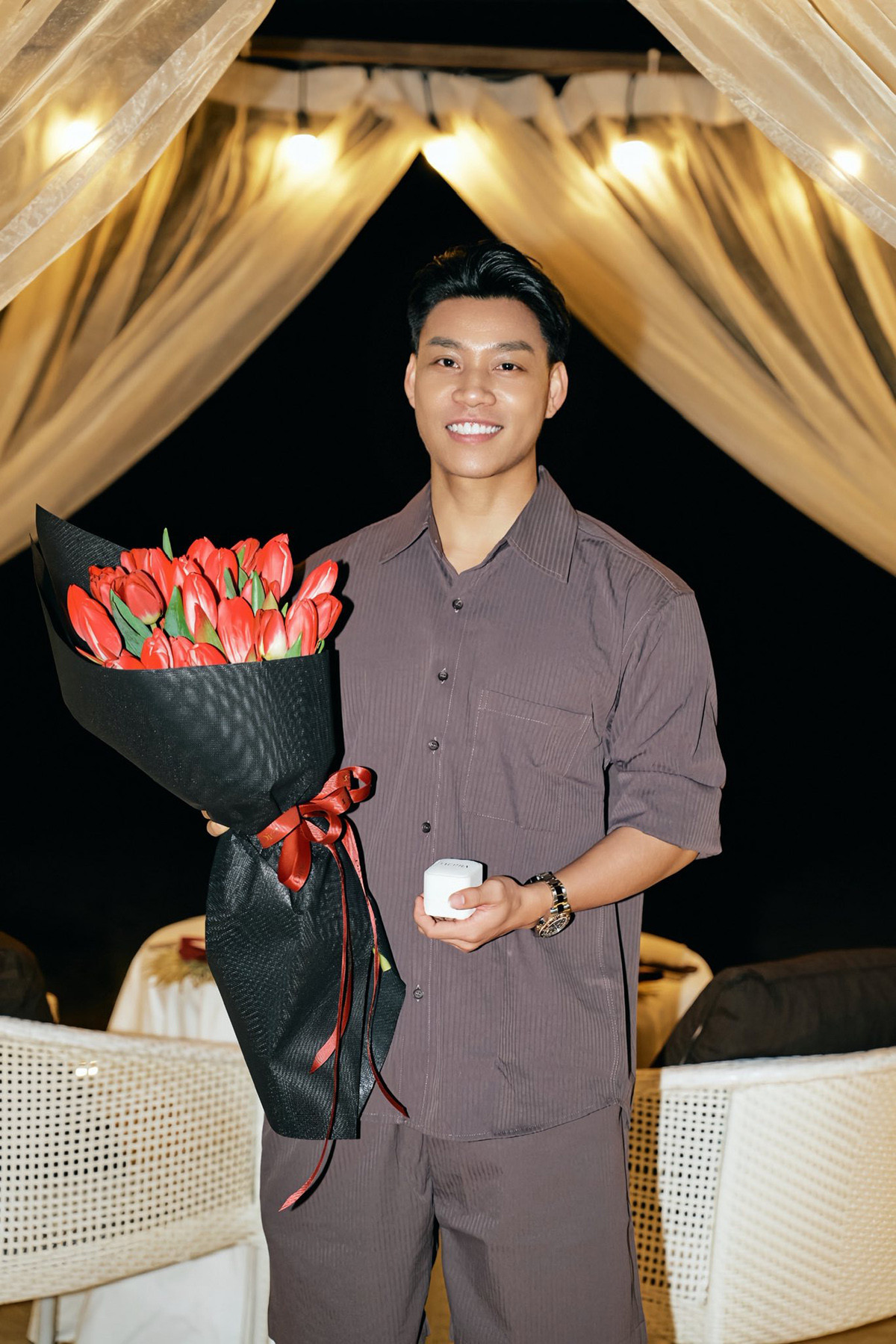 Văn Thanh cầu hôn bạn gái hotgirl trong ngày sinh nhật插图 van thanh cau hon 4.jpg