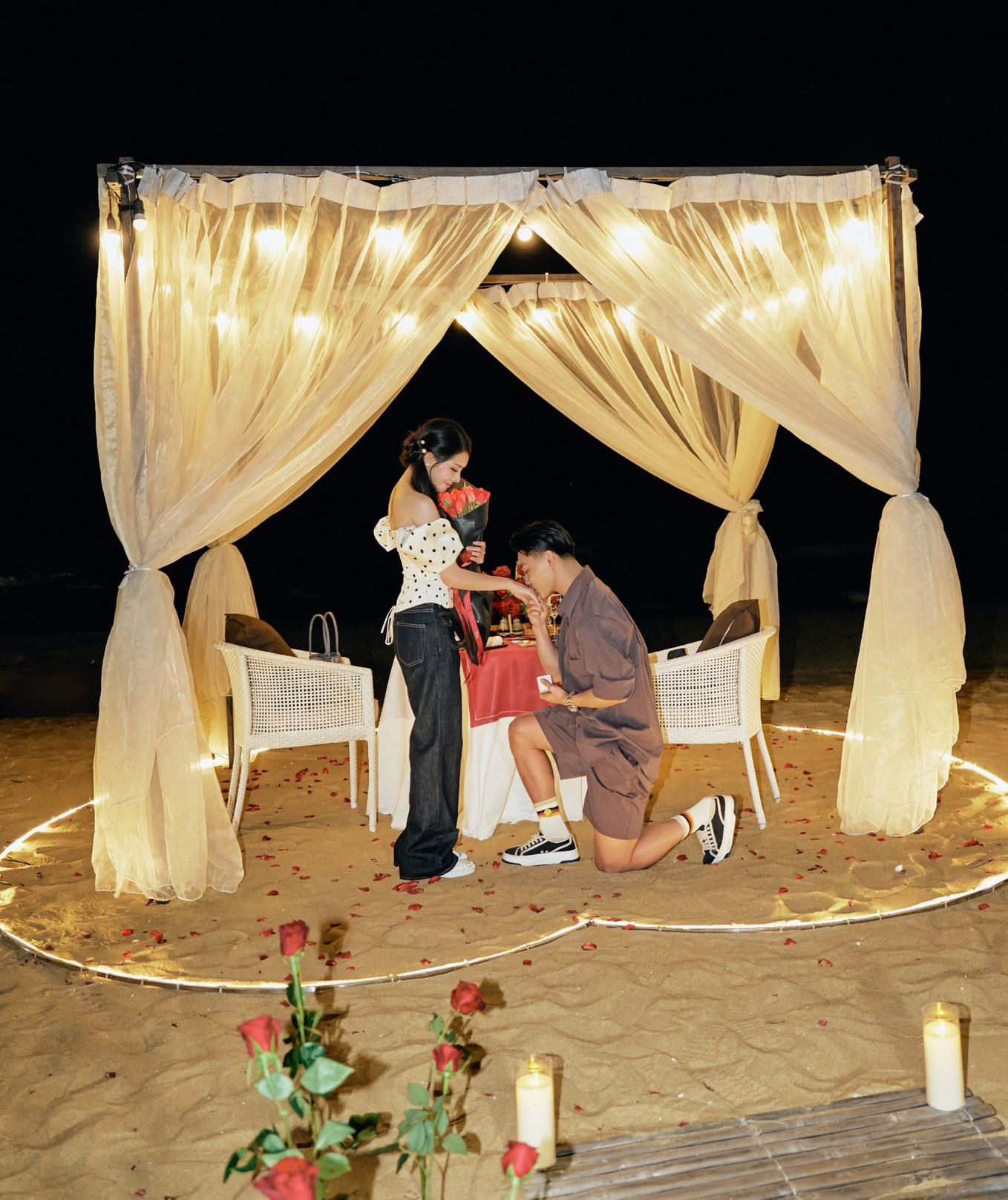 Văn Thanh cầu hôn bạn gái hotgirl trong ngày sinh nhật插图2 van thanh cau hon 2.jpg