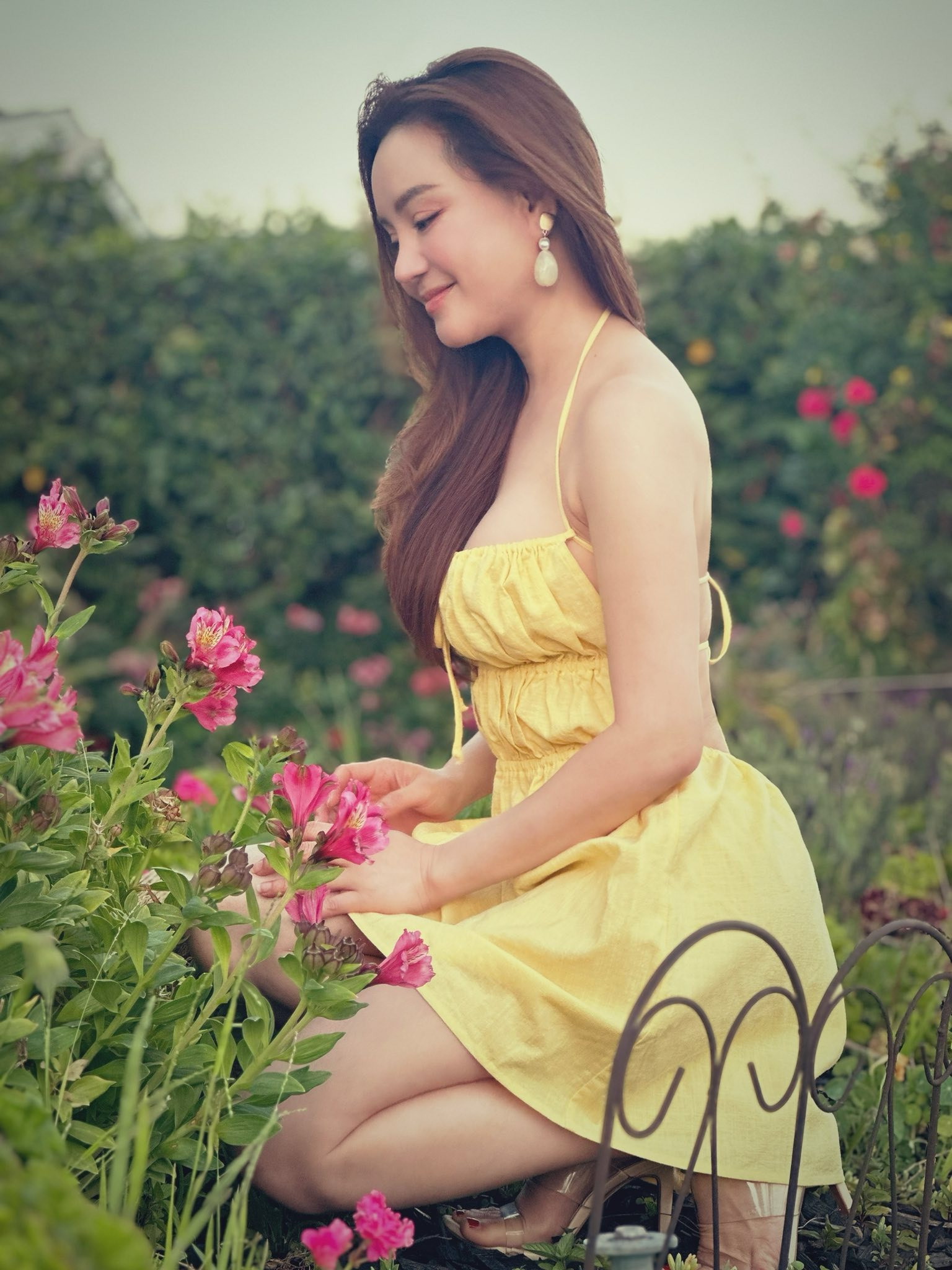 Ca sĩ quê Lâm Đồng có cuộc sống giàu có ở Việt Nam vẫn sang Mỹ kinh doanh, hàng ngày đạp xe, làm vườn sống an yên   - Ảnh 12.