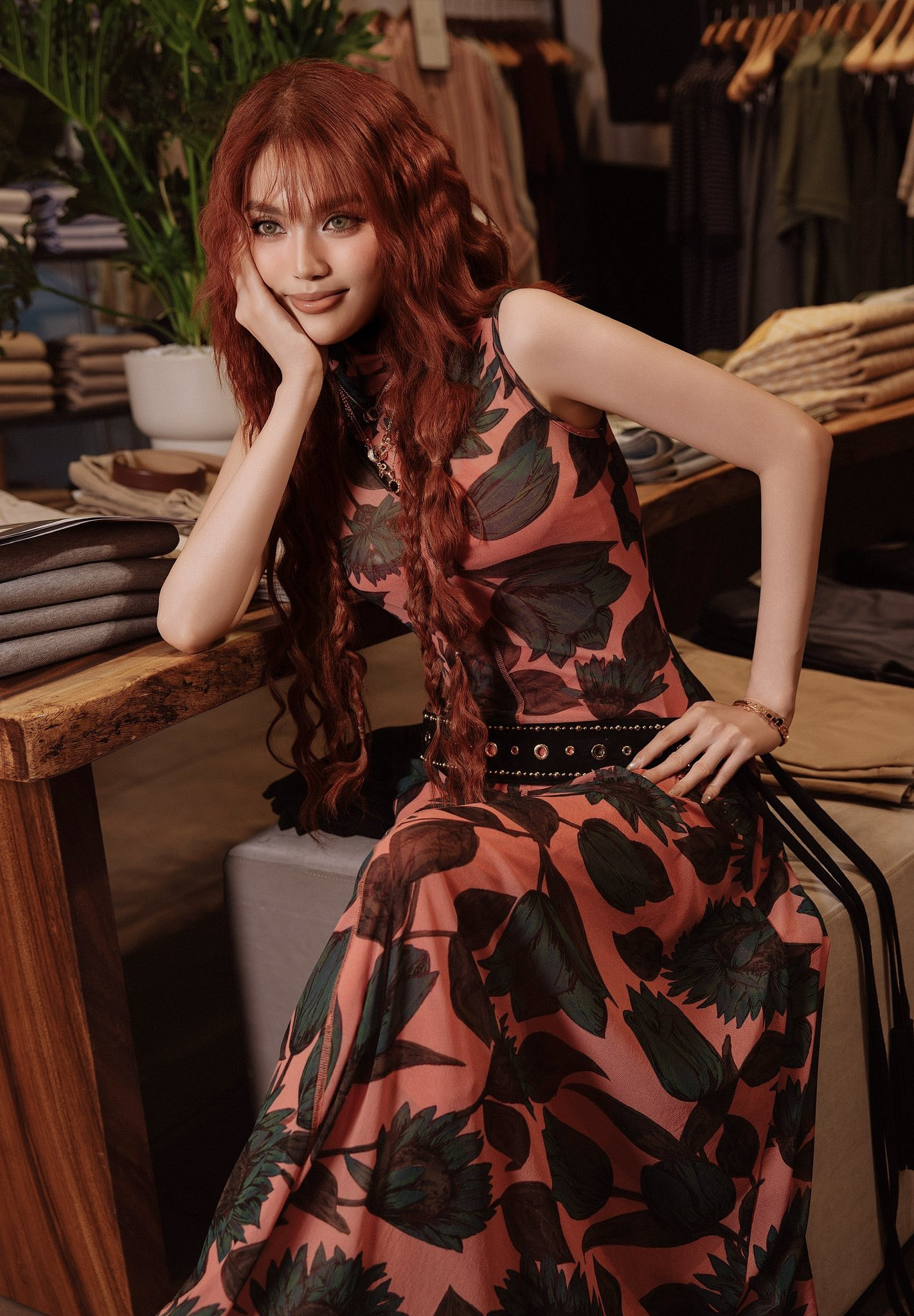 Lan Khuê tuổi 34 tỏa sáng với outfit sang trọng và bộ trang sức tiền tỷ - Ảnh 1.