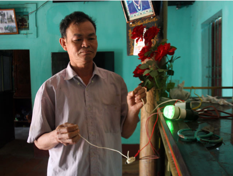 “Dị nhân ngậm điện” gây rúng động: 3 thế hệ miễn nhiễm dòng 220V, biến cơ thể thành dây dẫn - Ảnh 2.