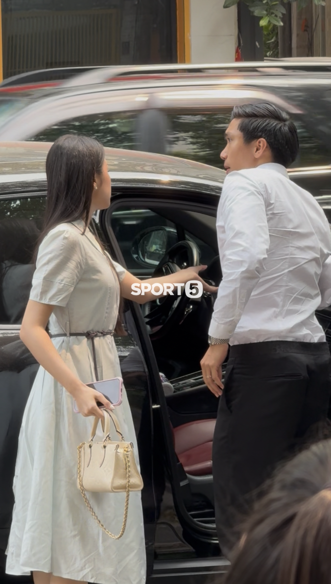 Đoàn Văn Hậu gia hạn hợp đồng 2026 , Doãn Hải My tỏa sáng bên chồng - Ảnh 3.