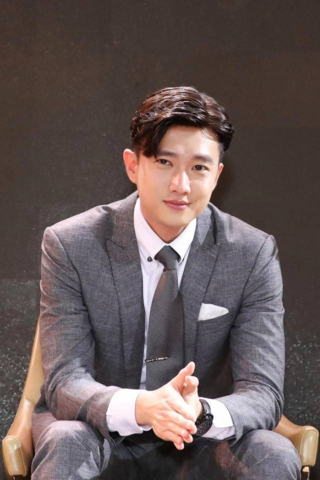 Nam diễn viên U40 độc thân, đẹp trai, giàu có: Chọn cách nhìn nhẹ nhàng hơn về cuộc đời - Ảnh 5.