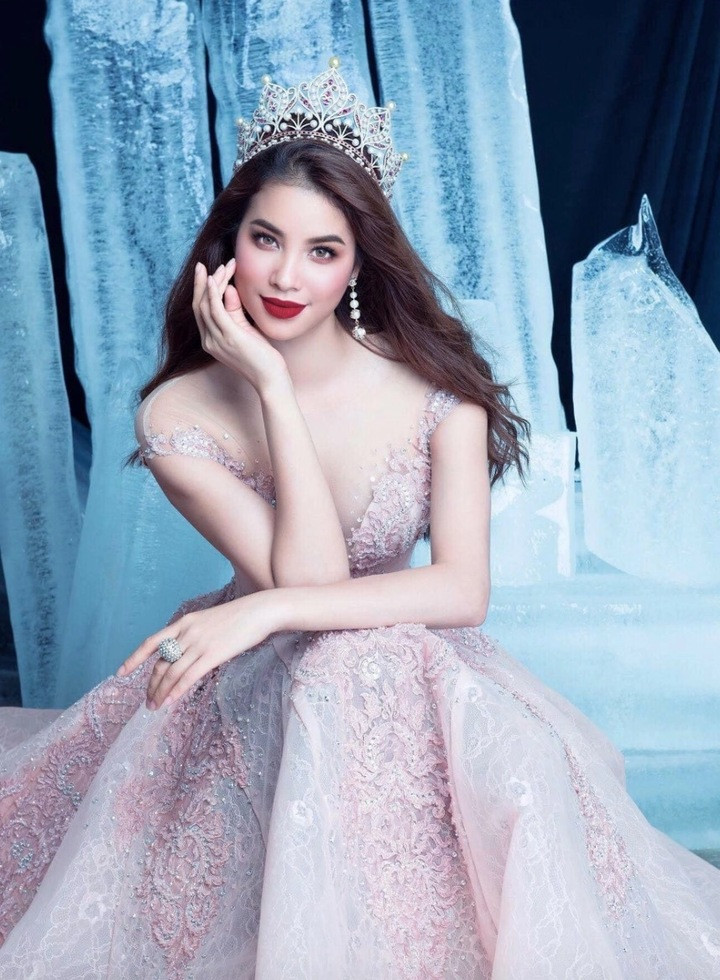 Thời điểm đó, Phạm Hương từng được xem là biểu tượng của vẻ đẹp hiện đại, tự tin và chuyên nghiệp. Dù không đi sâu tại Miss Universe 2015, cô vẫn gây ấn tượng mạnh với thần thái, kỹ năng trình diễn và khả năng giao tiếp. Công chúng khi ấy ưu ái gọi cô là